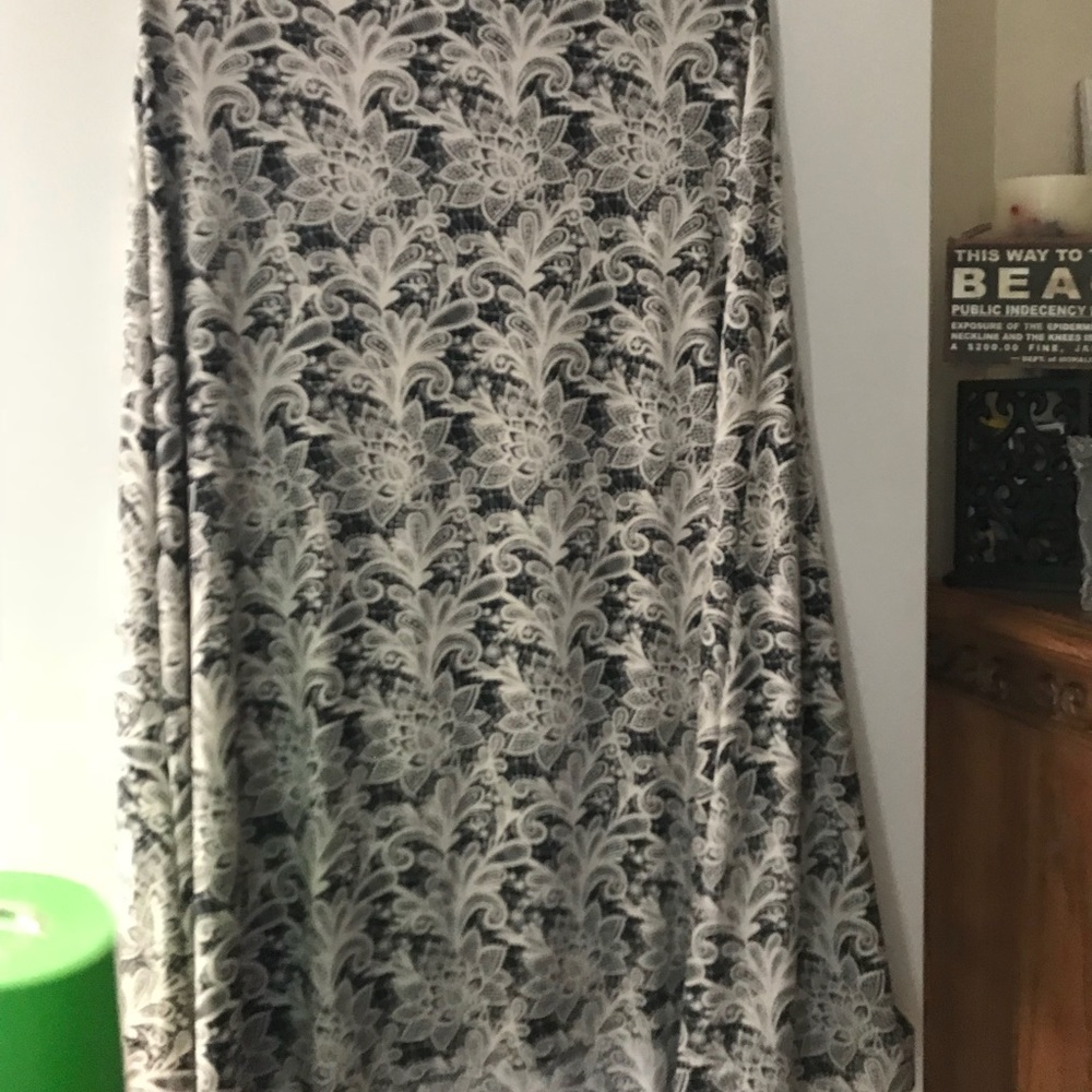 EUC medium LuLaRoe maxi - black and ivory